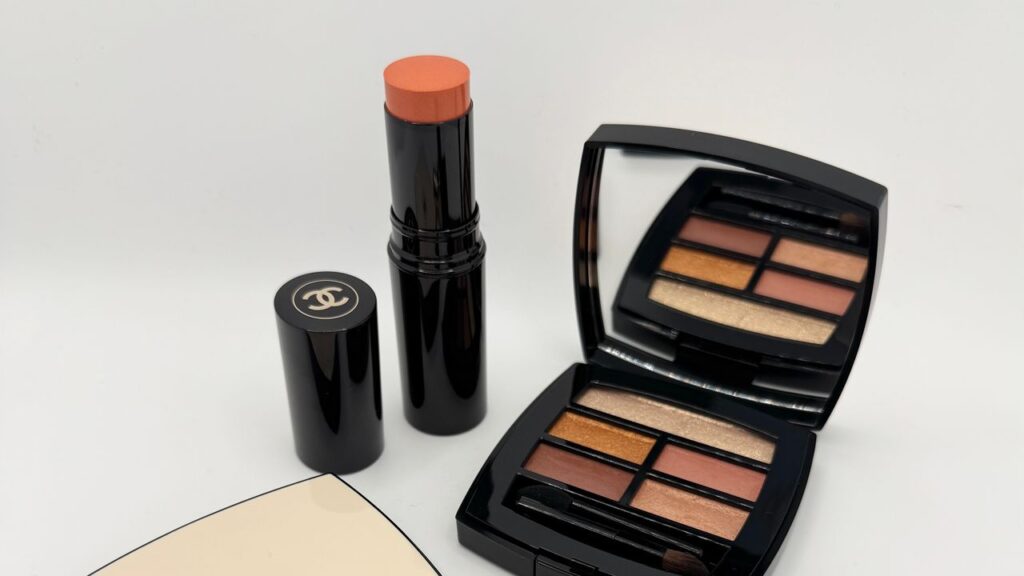 シャネルの限定コレクションに夢中。メイクで誘う、大人のサマーバケーション【美容ライターの速レポコスメ】 | Vogue Japan