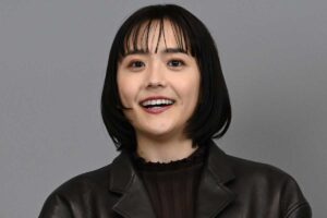 松井愛莉、体のラインくっきりなミニ丈ワンピで雰囲気ガラリ　「スタイル最高」「新たな魅力が」 | ENCOUNT