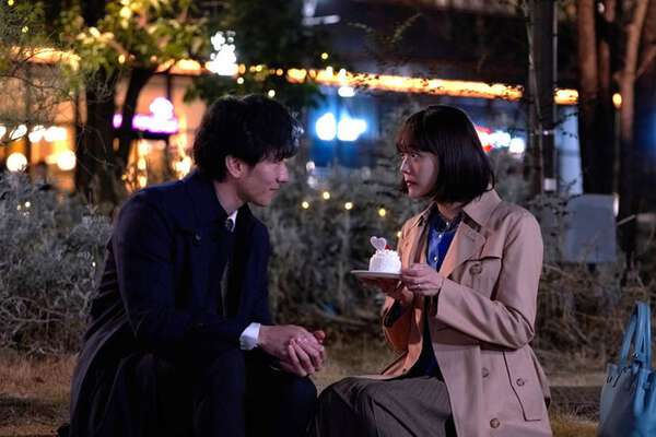 「子宮恋愛」まき（松井愛莉）＆山手（大貫勇輔）、禁断の“オフィスキス”に反響「色気すごすぎ」「沼りそう」 - au Webポータル