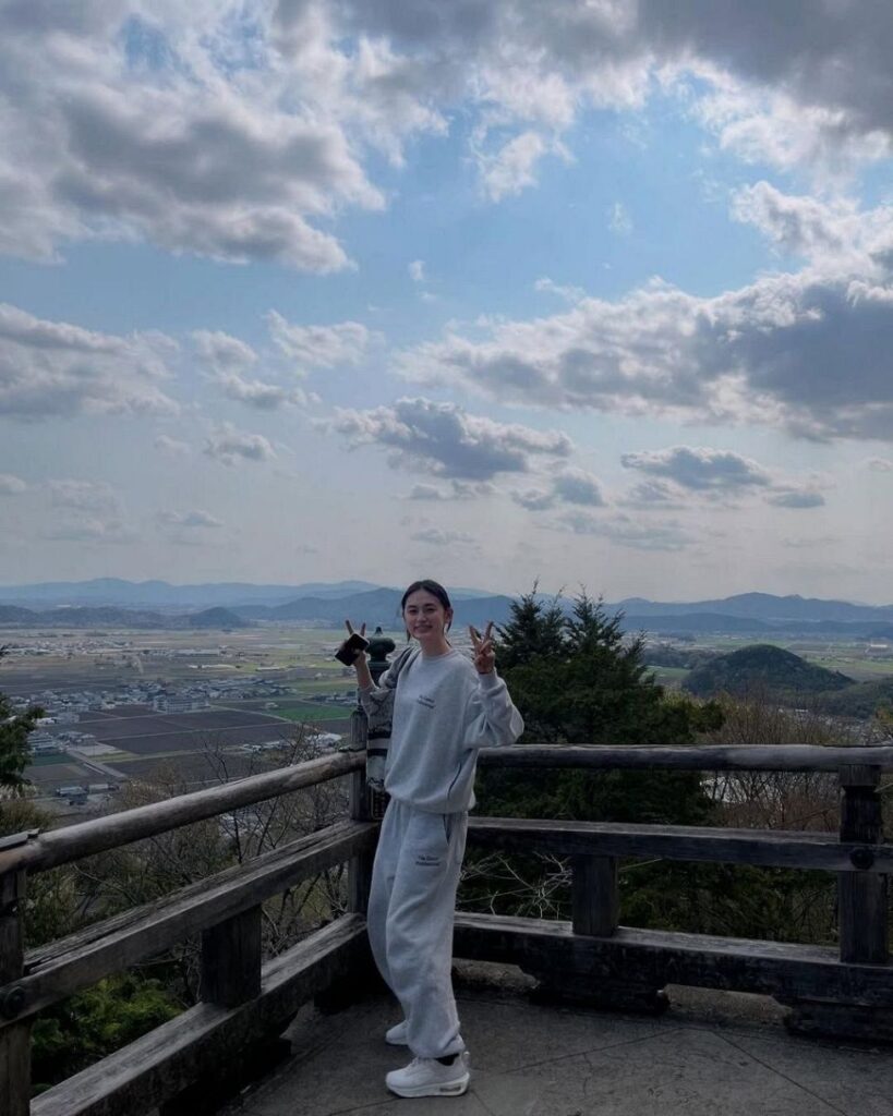 「10頭身…？」ドラマ「First Love 初恋」ヒロイン女優…スウェット姿の地元ショットに「どうにかして滋賀県民になる！」：「おっ！」でつながる地元密着のスポーツ応援メディア 西スポWEB OTTO!