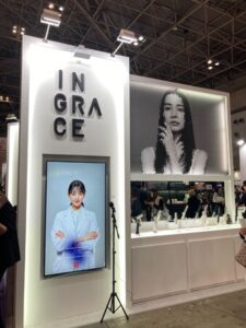 業界初！美容展示会で会話するAI『Digital Beauty Advisor』が商品をリアルタイムに紹介 | テレ東・ＢＳテレ東の読んで見て感じるメディア テレ東プラス