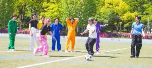 『それスノ』木梨憲武考案のバスツアーに大物ゲスト続々登場　最後に贈られた言葉にSnow Manが涙 | | ORICON NEWS