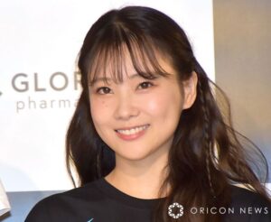 重盛さと美「裸感すごい（笑）」大胆コーデ披露　ファンもメロメロ「春をとおり越してもう夏ですね」「凄い服装！」 | | ORICON NEWS