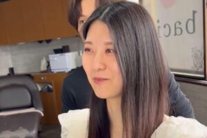 「海外の美容室は行きにくい…」留学前にカットを決意したロングヘアの女性　期待以上の仕上がりに笑顔が止まらない！ 前髪を作ることに少し不安げな彼女でしたが... | LIMO | くらしとお金の経済メディア