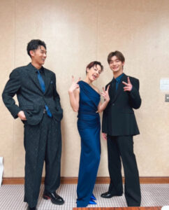 話題作『BLUE FIGHT 〜蒼き若者たちのブレイキングダウン〜』土屋アンナ、2000人のオーディションを勝ち抜いた2人とともに舞台挨拶へ(DailyNewsOnline) - goo ニュース