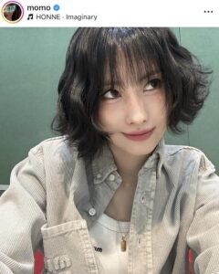 「可愛いが過ぎる」TWICEモモ、そばかすメイク×超ミニのコーデが絶賛「また雰囲気が変わりましたね」: J-CAST ニュース