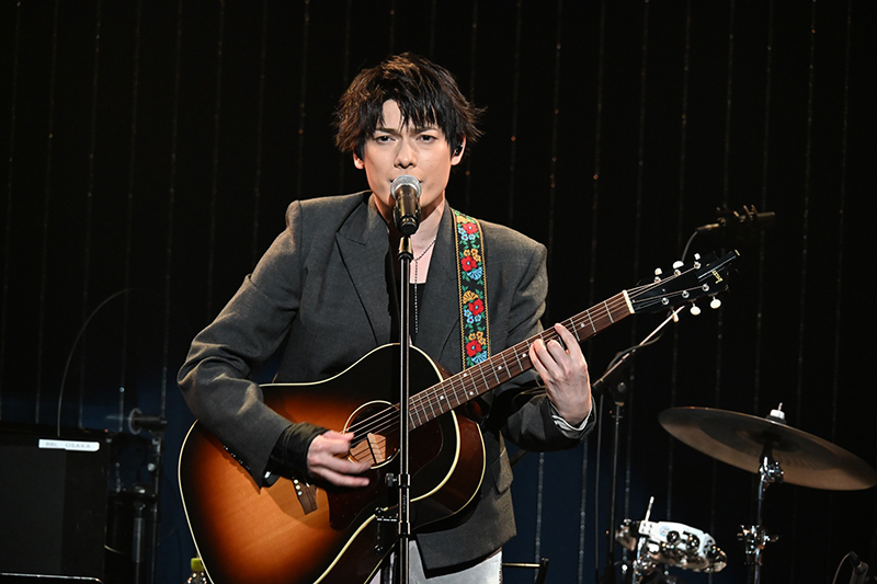 崎山つばさ
