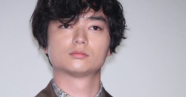 元銀座ホステス占い師が語る「5月13日の開運最強有名人」2位は染谷将太、1位は？ | 女性自身