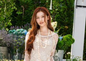 TWICE SANA/2025年5月15日、東京表参道のOMOTESANDO CROSSING PARKにて開催の、ラルフ ローレンのポップアップにて。ACTRESS PRESS編集部