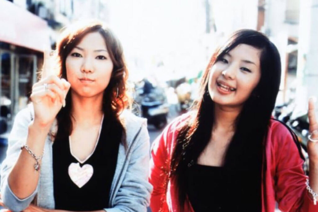 なぜ今？HALCALIが異例のブレイク…活動再開の可能性は 希少になった「女性デュオ」の異端児 - デイリー新潮