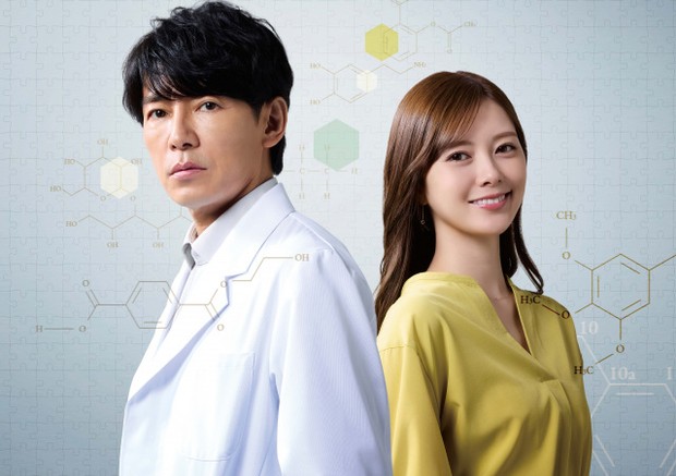 7月9日スタートのフジテレビ系水10ドラマ『最後の鑑定人』に出演する(左から)藤木直人、白石麻衣 (C)フジテレビ