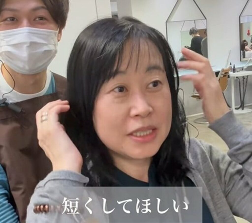 【心機一転】「短くしてほしい…」楽でオシャレな感じを希望する女性がショートボブに大変身！「お似合いです」「素敵です」と絶賛の声 驚きの仕上がりに本人も大満足 | LIMO | くらしとお金の経済メディア