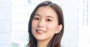 ORICON NEWS：芳根京子「イケメン2人組と大女優さんと」“密着”4ショット「お写真撮ってもらいました」 | 毎日新聞