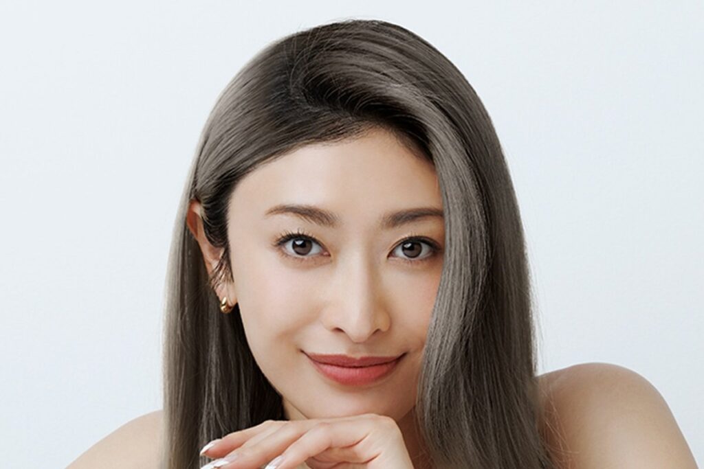 40歳 山田優の私服全身ショットが「スタイル抜群」「4人のお子様がいるとは…」と話題！小栗旬と結婚し4児の母 パンツコーデがおしゃれすぎ！美容費＆ファッション費についても解説 | LIMO