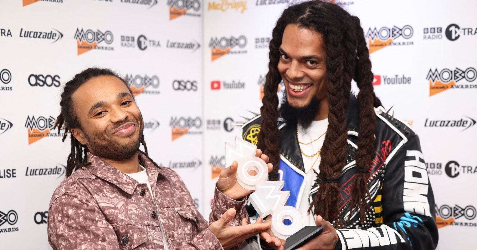 「イスラエル軍に死を」、英音楽祭でのコールが物議 BBCの対応にも非難 | ロイター 「イスラエル軍に死を」、英音楽祭でのコールが物議 BBCの対応にも非難 | ロイター