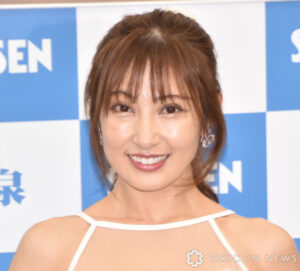 43歳・熊田曜子、新ヘアで腹筋チラリショット「誰かと思いました」「かなり細くてびっくり!!」 | ORICON NEWS | 国内海外のニュース