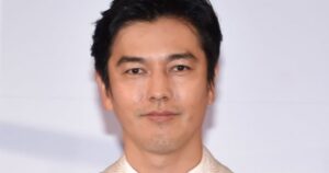 要潤、“息子”とのショットに「若き自分と似ていてびっくり!」 ファンも驚き「イケメン親子」「ホントによく似てらっしゃる」 - ORICON