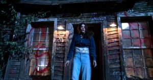 “地獄のタイムループ”ホラー映画『アンティル・ドーン』R18+指定に - ORICON