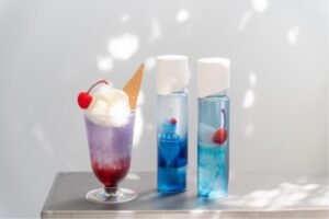 旅する喫茶とのコラボレーションが 6 月 20 日（金）より開始！表参道の『SKINCARE LOUNGE BY ORBIS』にて、コラボボトルとクリームソーダを期間限定販売