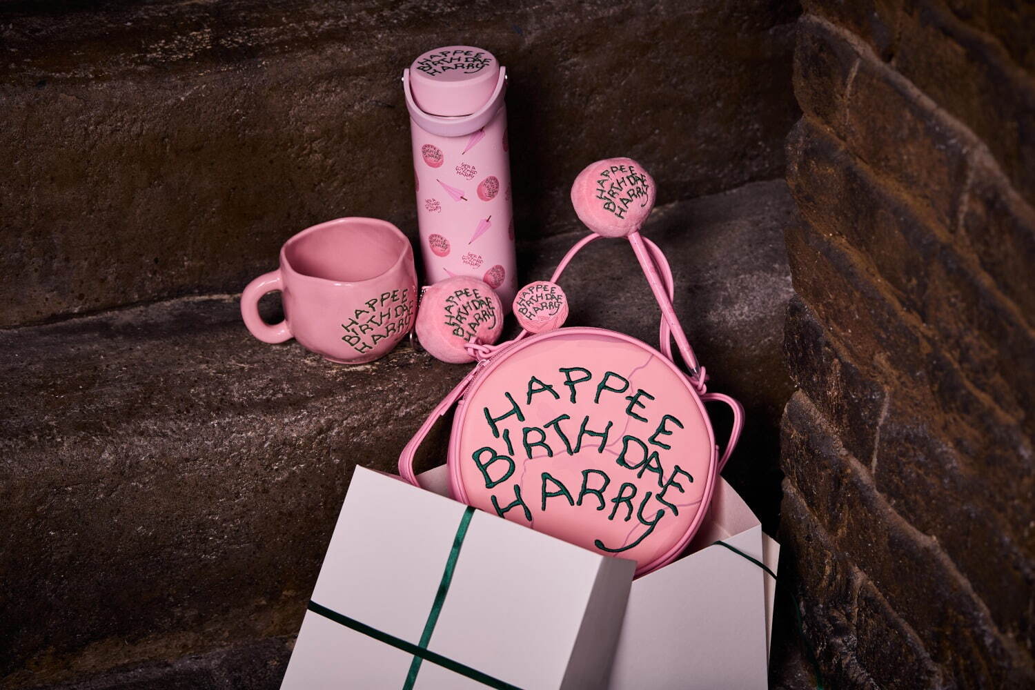 ハリー・ポッターの“バースデーケーキ”バッグやふんわりキーリングなどグッズ、スタジオツアー東京で｜写真2