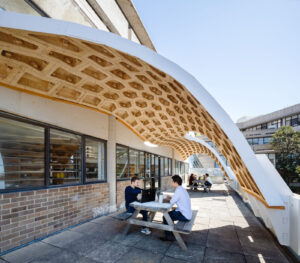 くさび接合の可能性を拡げる曲面屋根〈HexBox Canopy〉HexBox Canopy, designed by DTC and Code-To-Production ｜流行・トレンド・海外事例｜TECTURE MAG（テクチャーマガジン） |　空間デザイン・建築メディア