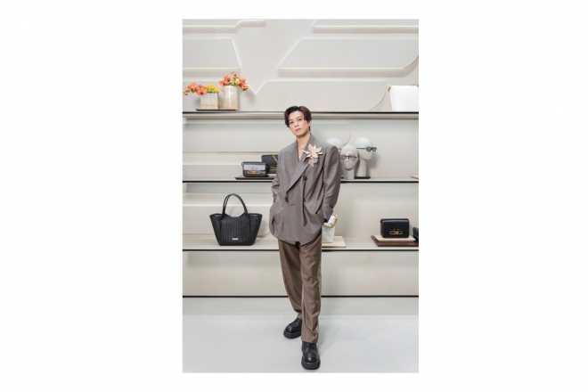 新旗艦店「エンポリオ アルマーニ 銀座店」のオープンを祝し、新田真剣佑、INI、桜田ひよりなど、豪華ゲストが登場 | F.M.J. magazine｜エフ・エム・ジェー マガジン