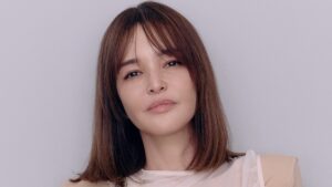 美容もエイジングも“グレー”がいい。梨花（52）の語る、ミニマルな生き方とスキンケア哲学 | Vogue Japan