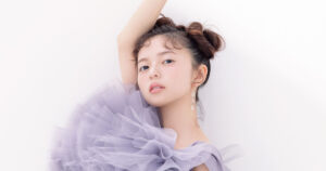 ときめくことと、まっすぐ向き合う 【齋藤飛鳥】透き通る「飛鳥ビューティ」の理由【COVER BEAUTY】｜美容メディアVOCE（ヴォーチェ）
