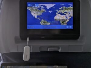 知ってた？ 飛行機の機内映画を「AirPods Pro 2」で楽しむ方法 - CNET Japan