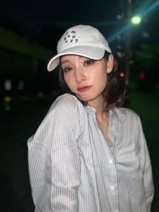 剛力彩芽、夜のストリートに映えるしふくの美学で静けささえも着こなし | 話題の投稿 | スポーツブル (スポブル)