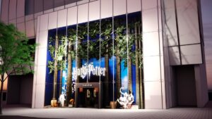 ZARA原宿店跡に日本初のハリー・ポッター旗艦店がオープン 店舗デザインは“禁じられた森”に着想 - fashionsnap.com