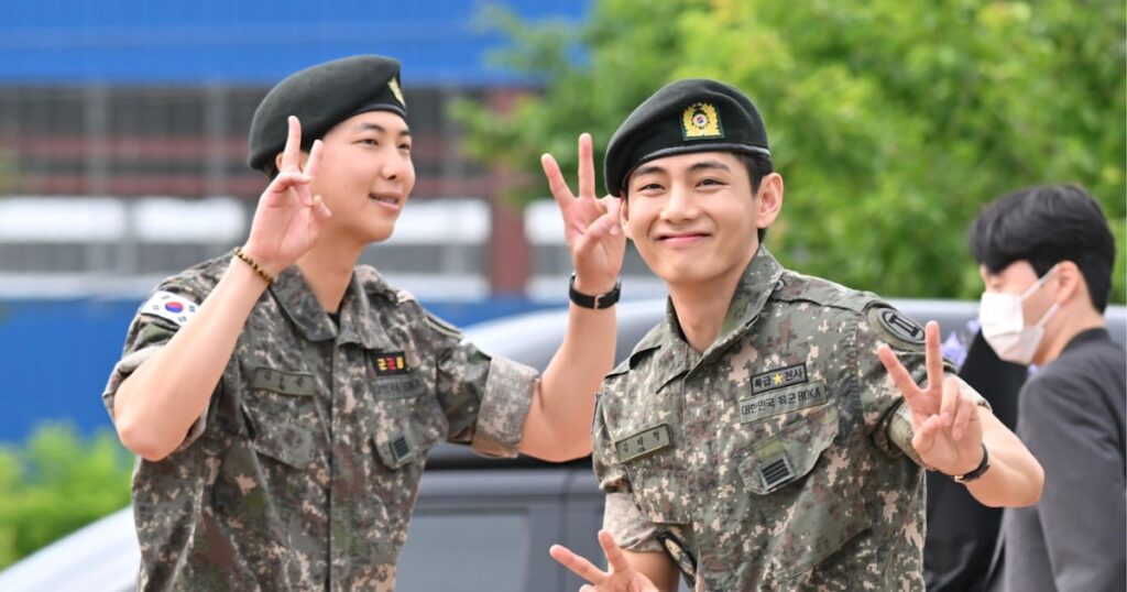BTSメンバー4人が兵役終えて除隊 世界中のファンが韓国で熱狂 - 日本経済新聞