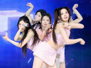 ILLIT、「ニャンニャンダンス」がキュートな新曲MV公開！『Billyeoon Goyangi（Do the Dance）』リリース｜スポーツソウル日本版