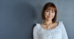 人気絶頂23歳で芸能界引退…プロ野球選手の妻になった元アイドル「主人の活躍にカープと広島市民の運命が…」中條かな子がプロポーズされるまで - プロ野球 - Number Web