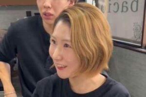 全頭ブリーチからバレイヤージュへ大変身した女性！ハイレベルな施術で美しい仕上がりに 筋感を見せるカットに感動 | LIMO | くらしとお金の経済メディア