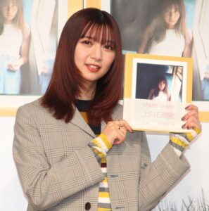 上白石萌歌、写真集は杉咲花を参考　姉・萌音も絶賛で照れ「すごく良い本ができたね！」 | | ORICON NEWS