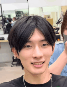 【変身】「韓国アイドルみたいになりたい」とオーダーした男性　毛流れを意識したセンターパートで爽やかにイメチェン！ ふんわり立ち上がった前髪に、思わず「やばい！」 | LIMO | くらしとお金の経済メディア