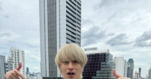 『白濱亜嵐2nd写真集 Hallelujah!!』特別限定版豪華BOXの目玉特典 本人監修のTシャツデザイン解禁！【本人コメントあり】夜のベッドシーン先行カットも公開 - 日刊エンタメクリップ