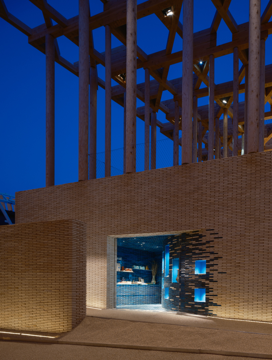 ウズベキスタンパビリオン_夕景