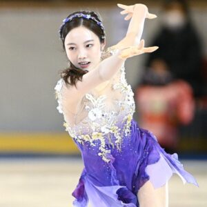 「美女すぎてやばい！」本田真凜、待望の1st写真集から先出しされた“艶っぽい大胆な一枚”にファンうっとり！「需要しかない」「なんか天使みたい」