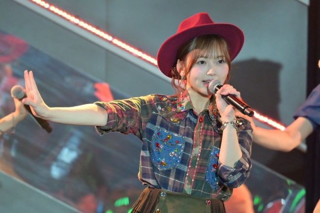 劇場公演で歌う山内祐奈さん＝2025年5月、福岡市　提供以外は松村北斗撮影