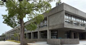 坂倉準三建築の名作がホテルとして再生。公共図書館と一体となった新しいかたちの宿泊施設｜Page 7 - 美術手帖