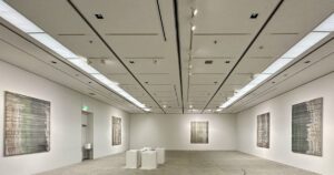 「Nerhol 種蒔きと烏 Misreading Righteousness」（埼玉県立近代美術館）開幕レポート。Nerhol（ネルホル）新章の幕開け｜美術手帖