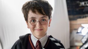 ドラマ版『ハリー・ポッター』のファーストルックが解禁！イギリスで撮影開始 | Vogue Japan