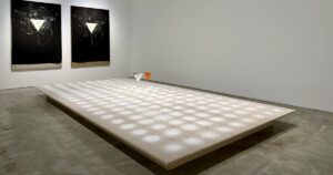 「三島由紀夫生誕100年＝昭和100年 『豊饒の海』 永劫回帰に横たわる虚無展」（GYRE GALLERY）開幕レポート。三島由紀夫と「虚無」の時代を見つめて｜美術手帖