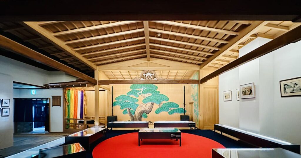 歌舞伎町で見る春画150点。「新宿歌舞伎町春画展 ー 文化でつむぐ『わ』のひととき。」開幕レポート - 美術手帖