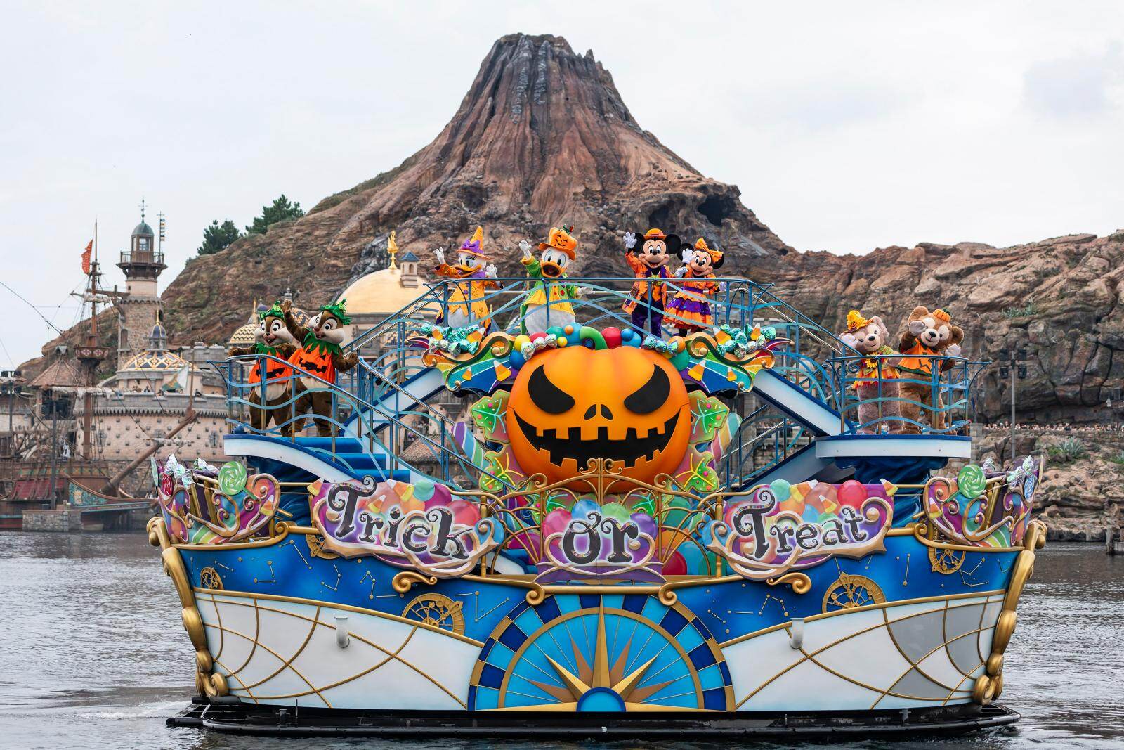 東京ディズニーランド＆シー「ディズニー・ハロウィーン」ヴィランズ主役のパレードや限定グッズも