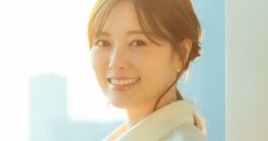 白石麻衣『ゴチ』夏服に ミニスカ×ポニーテールに反響相次ぐ「最強！」「かわいい！」 - ORICON