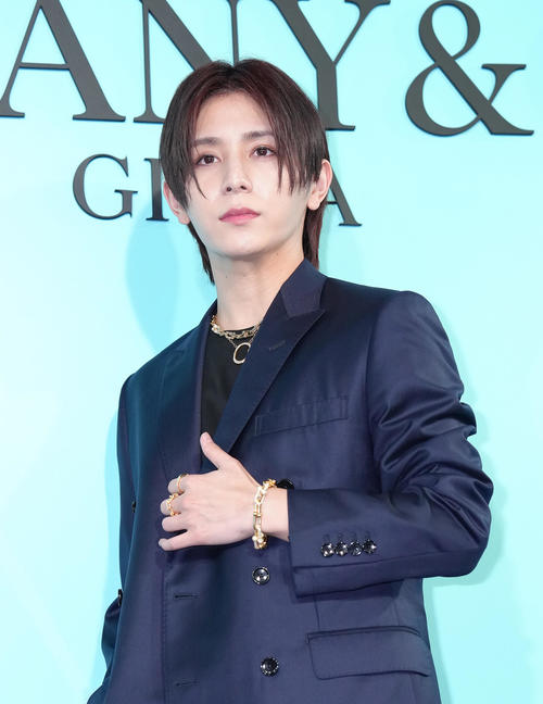 フォトコールに登場した山田涼介（撮影・足立雅史）