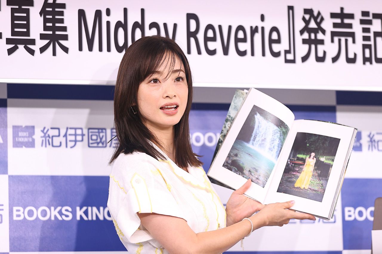 上戸彩 15年ぶり写真集『Midday Reverie』でファンとの交流が「嬉しい機会」1